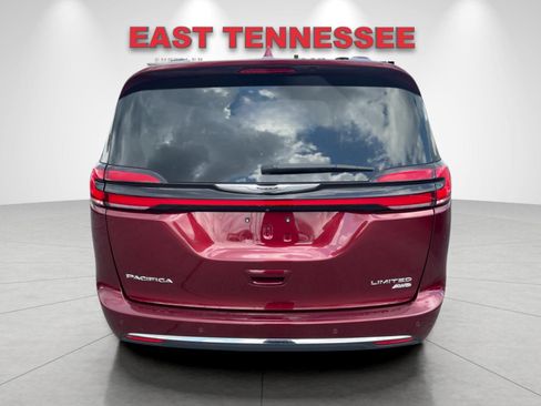 Used 2022 Chrysler Pacifica Limited AWD/4WD image 4