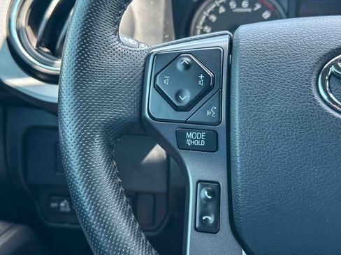 Used 2020 Toyota Tacoma TRD Off-Road w/ TRD Premium Off Road Package AWD/4WD image 29