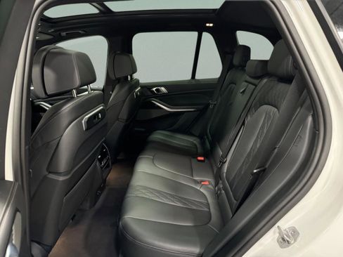 Used 2025 BMW X5 xDrive50e image 10
