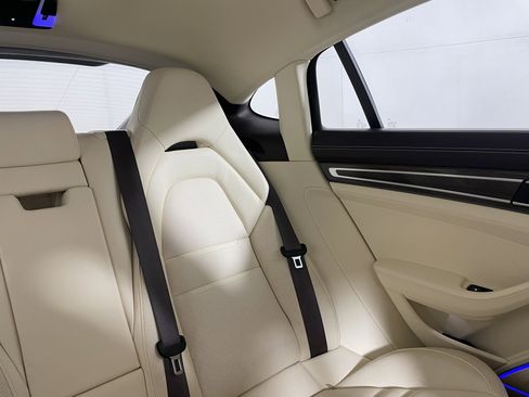 Certified 2023 Porsche Panamera 4 Platinum Edition w/ Assistance Package image 17