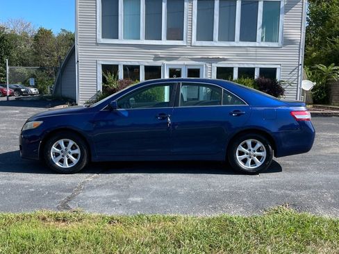 Used 2011 Toyota Camry LE w/ LE Extra-Value Pkg FWD image 2