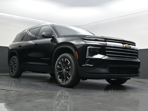 New 2026 Chevrolet Traverse LT w/ Sun and Wheel Package FWD image 40