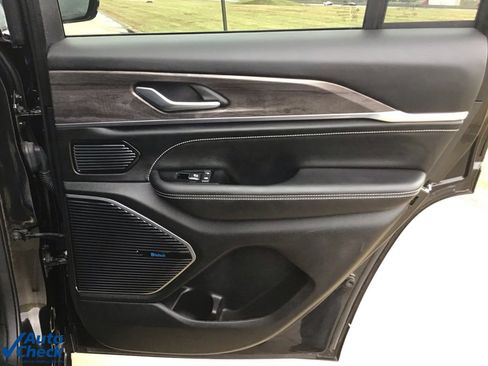 Used 2022 Jeep Grand Cherokee Overland image 14