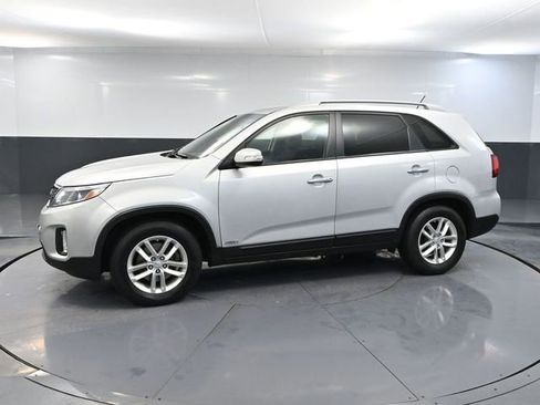 Used 2015 Kia Sorento LX image 10
