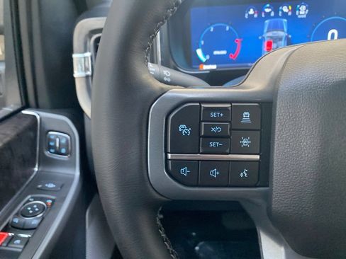 Used 2025 Ford F350 Lariat w/ Lariat Ultimate Package AWD/4WD image 28