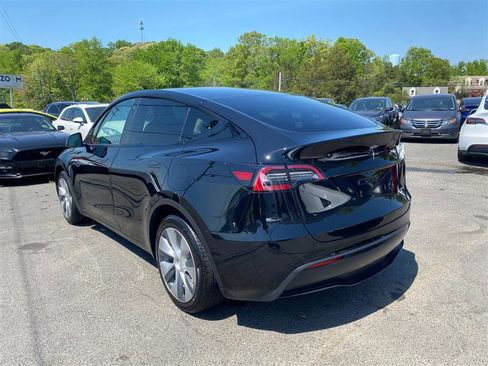 Used 2024 Tesla Model Y Long Range RWD image 3