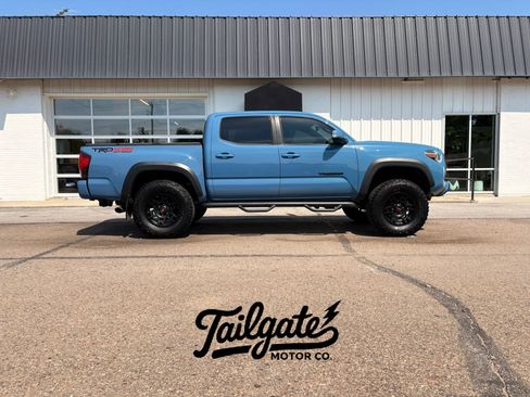 Used 2019 Toyota Tacoma TRD Off-Road w/ TRD Premium Off Road Package AWD/4WD image 1