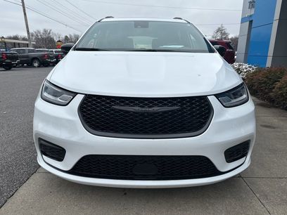 Used 2025 Chrysler Pacifica Limited