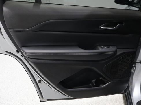 Used 2024 Jeep Grand Cherokee L Altitude image 17