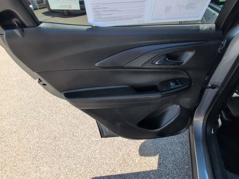 Used 2023 Chevrolet TrailBlazer LT FWD image 14