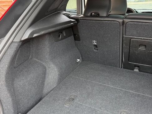 Used 2020 Volvo XC40 T5 R-Design image 24