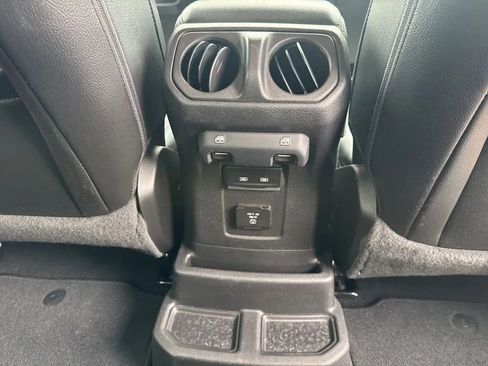 Used 2021 Jeep Wrangler Unlimited Sahara image 32