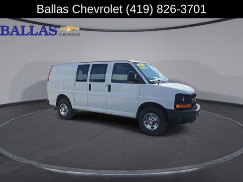Used 2014 Chevrolet Express 2500 RWD image 2