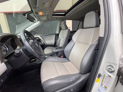 Used 2014 Toyota RAV4 Limited AWD/4WD image 38