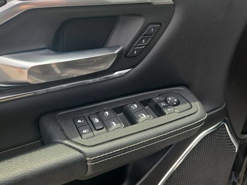 Used 2025 RAM 1500 Laramie w/ Sport Appearance Package AWD/4WD image 8