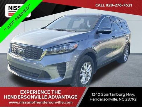 Used 2020 Kia Sorento LX image 1