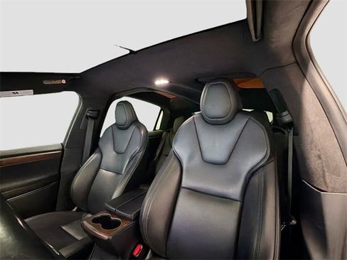 Used 2020 Tesla Model X Long Range image 17