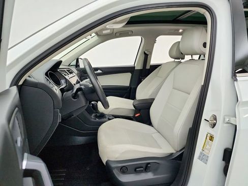 Used 2021 Volkswagen Tiguan SE w/ Panoramic Sunroof Package AWD/4WD image 17