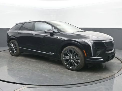 New 2026 Cadillac Optiq Sport 2 w/ LPO, Floor Liner Package image 7