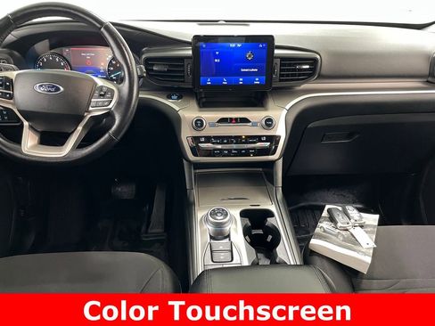 Used 2021 Ford Explorer XLT AWD/4WD image 2