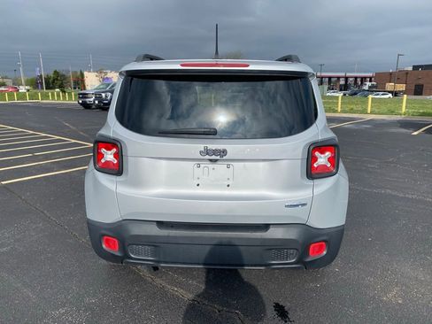 Used 2015 Jeep Renegade Latitude w/ Popular Equipment Group FWD image 6