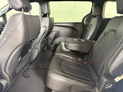 New 2026 Chrysler Pacifica Select FWD image 35