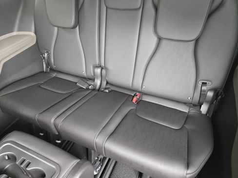 New 2026 Kia Carnival EX FWD image 19