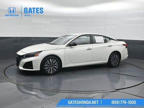 Used 2024 Nissan Altima 2.5 SV AWD/4WD image 7