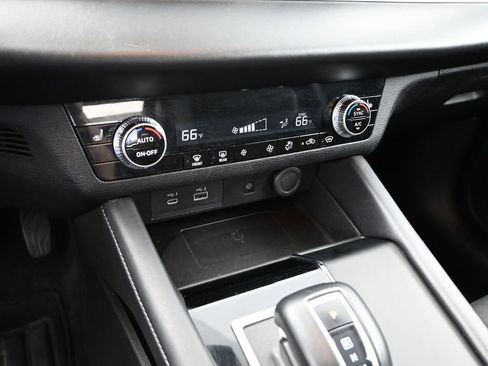 Used 2024 Mitsubishi Outlander SE image 18