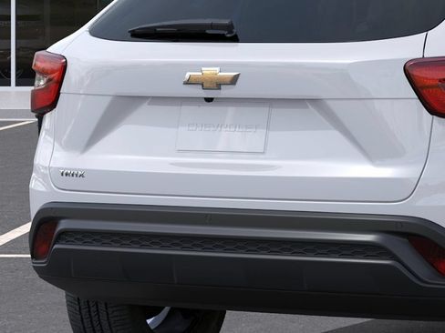 New 2026 Chevrolet Trax LS w/ LS Convenience Package FWD image 14
