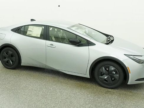 New 2026 Toyota Prius Plug-In Hybrid FWD image 15
