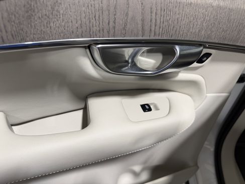 Used 2023 Volvo XC90 B5 Plus w/ Protection Package Premier image 21
