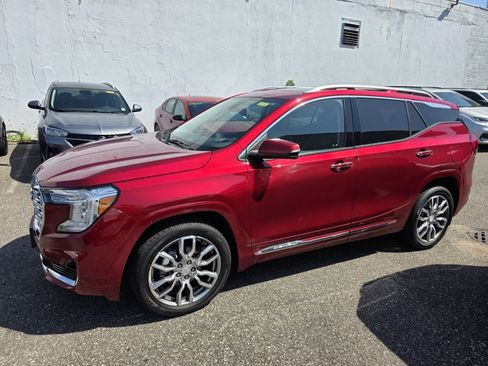 Used 2023 GMC Terrain Denali AWD/4WD image 3