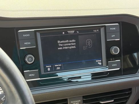 Used 2024 Volkswagen Jetta SE FWD image 10