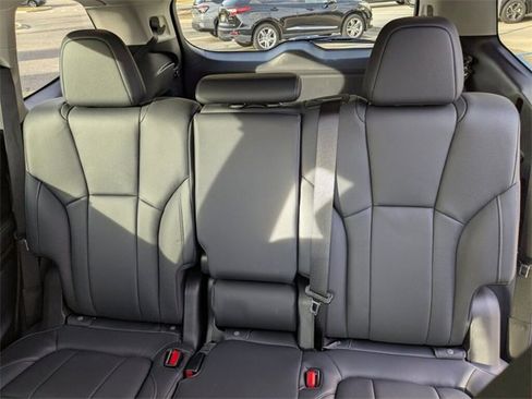 Certified 2025 Subaru Ascent Limited w/ Popular Package #1 image 31