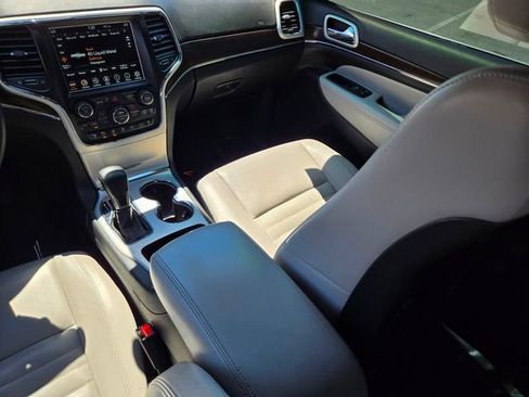 Used 2018 Jeep Grand Cherokee Limited image 17