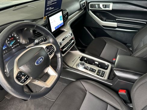 Certified 2023 Ford Explorer XLT image 9