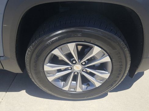 Used 2026 Chevrolet Equinox LT w/ Convenience Package II FWD image 2