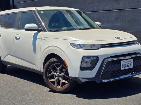 Used 2020 Kia Soul S FWD image 1
