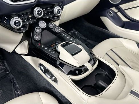 Used 2022 Aston Martin V8 Vantage Roadster RWD image 18