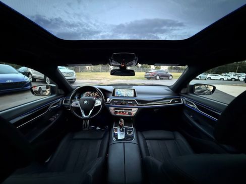 Used 2018 BMW 750i xDrive image 30