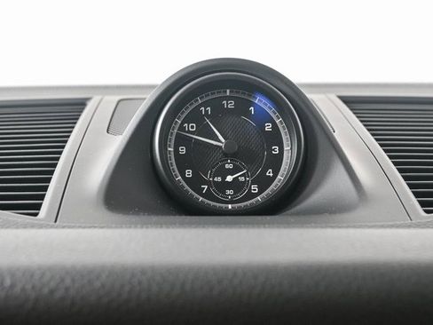 Certified 2025 Porsche Macan image 16