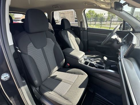 Used 2025 Kia Sorento LX image 27