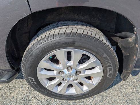 Used 2014 Toyota Sequoia Platinum RWD image 10