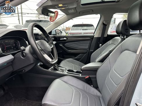 Used 2025 Volkswagen Jetta SEL FWD image 14