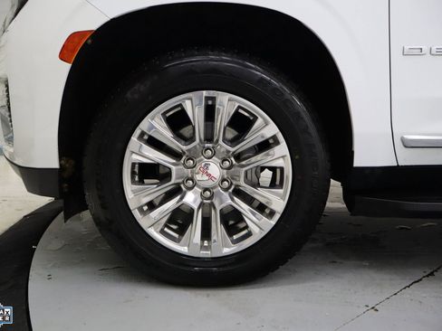 Used 2024 GMC Yukon XL Denali image 10