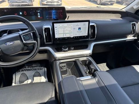 Used 2025 Ford Expedition Platinum AWD/4WD image 24