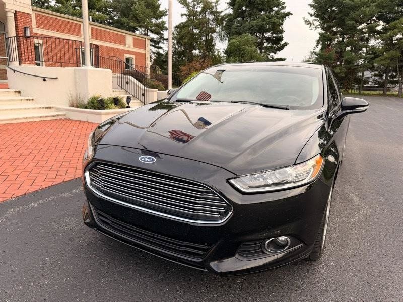 Used 2013 Ford Fusion SE FWD image 2