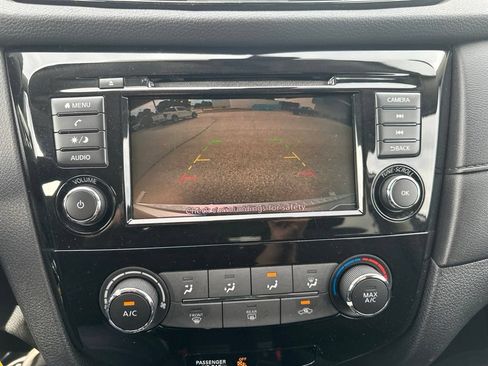 Used 2019 Nissan Rogue S w/ Special Edition Package FWD image 45