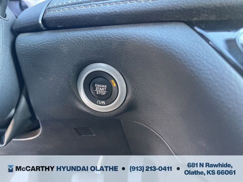 Used 2025 Chrysler Pacifica Limited FWD image 31